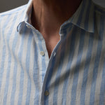 carpasus sustainable organic linen shirt ascona stripes light blue white. Nachhaltiges Carpasus Hemd Ascona Streifen Hellblau Weiss aus Bio Leinen 