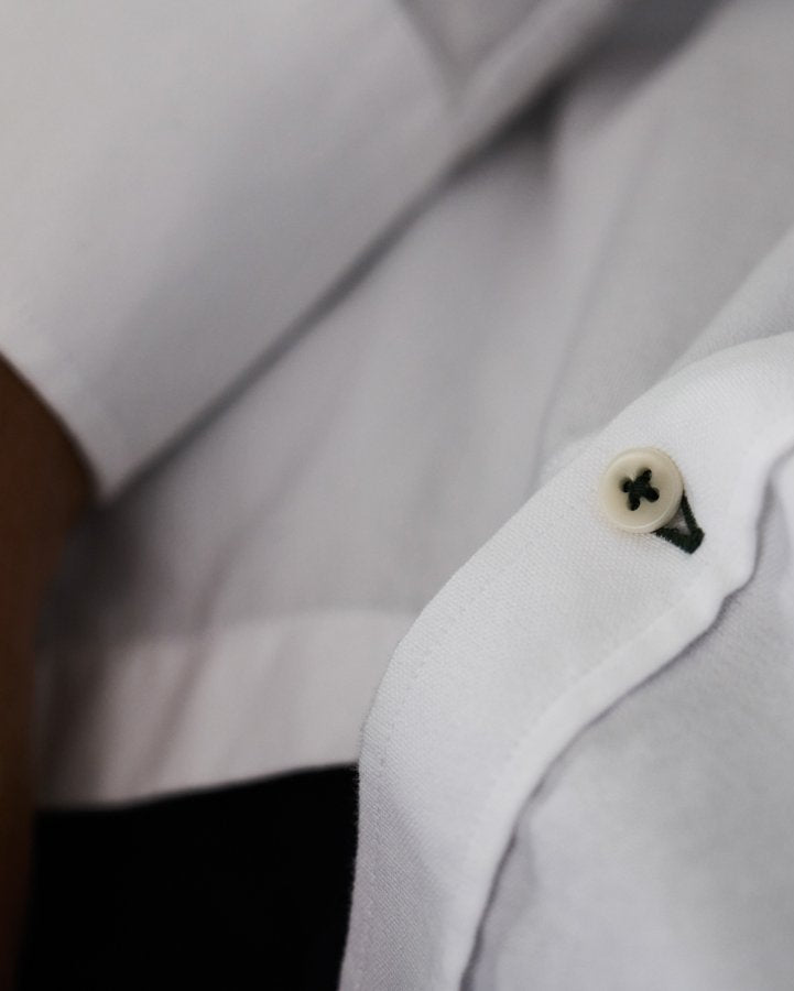 carpasus sustainable organic cotton oxford shirt white. Nachhaltiges Carpasus Oxford Hemd aus Bio Baumwolle in Weiss